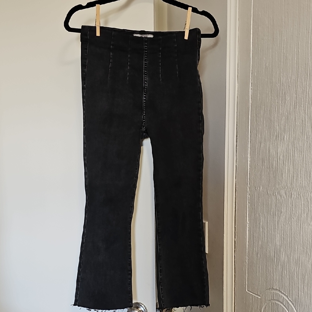 Free People Cropped Flare Raw Hemmed Pull-On Jeans Dark Gray/Faded Black Size 25 - Picture 2 of 11